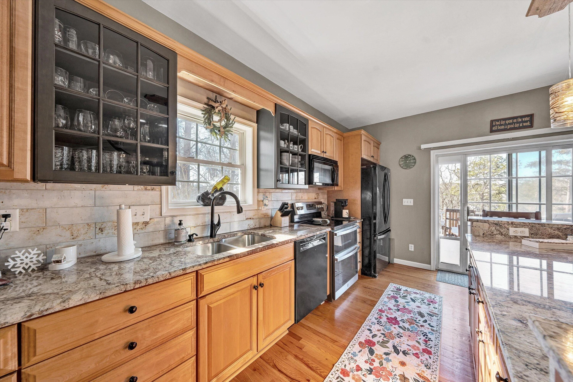 213 Redwood TER - Photo 18