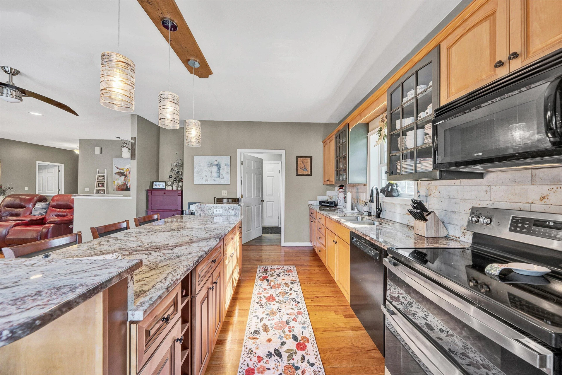 213 Redwood TER - Photo 19