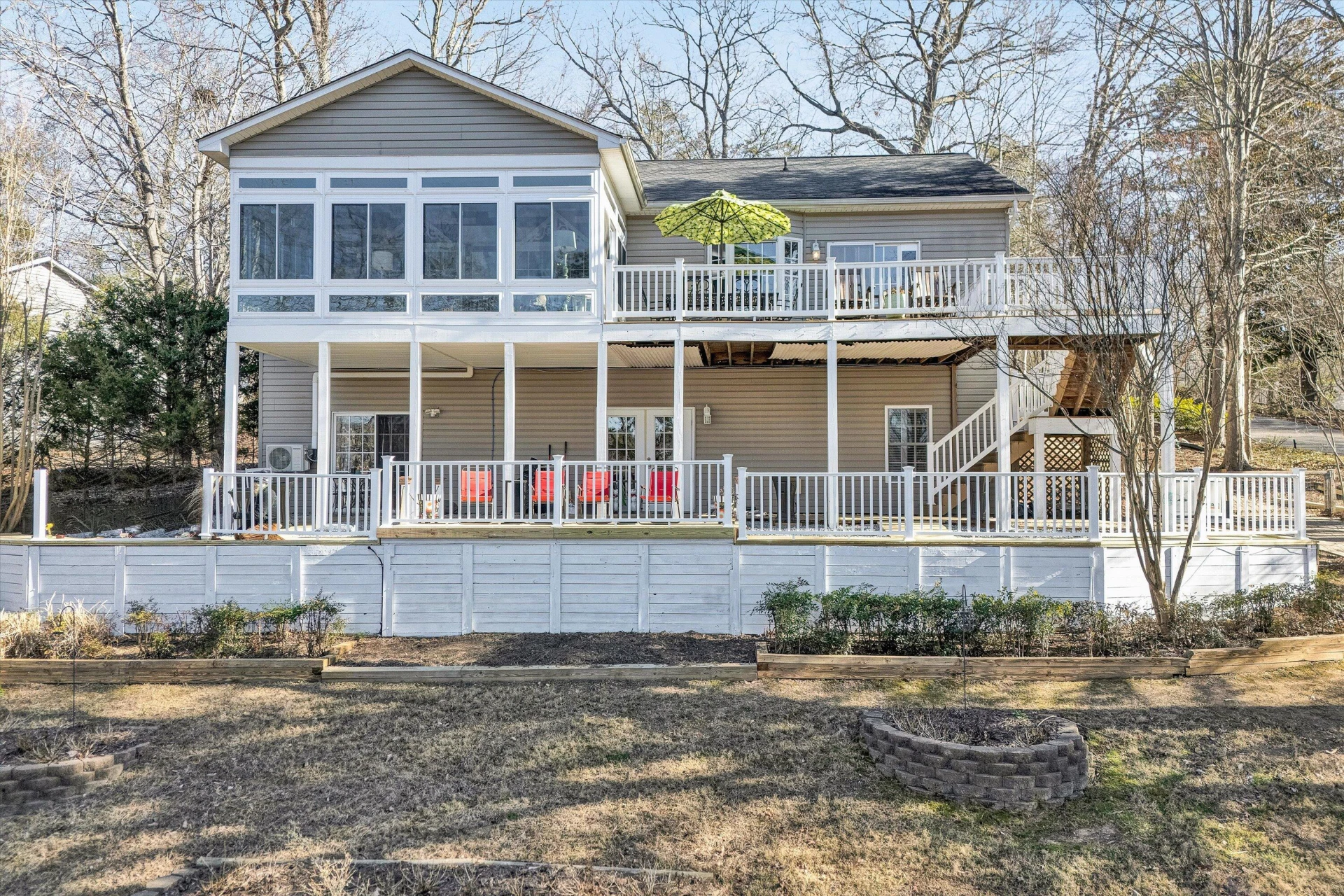 213 Redwood TER - Photo 4