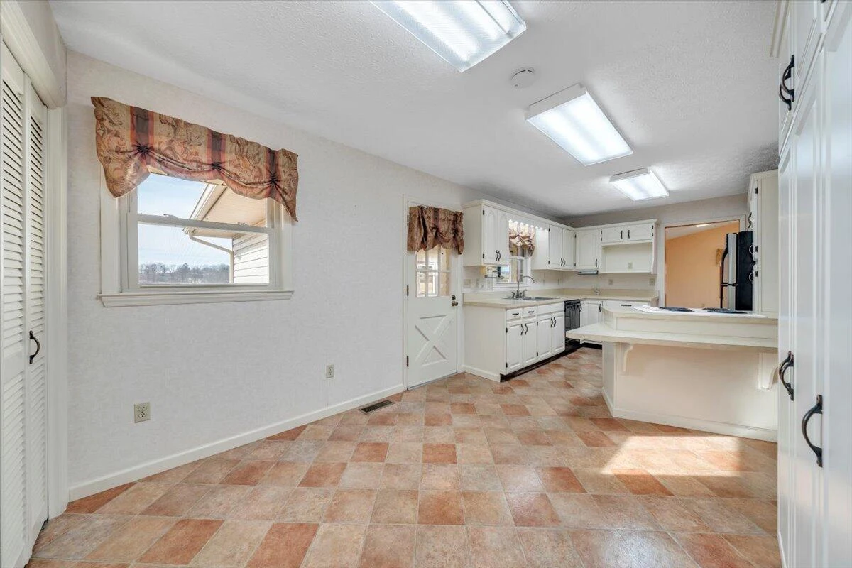5985 Collier ST - Photo 33