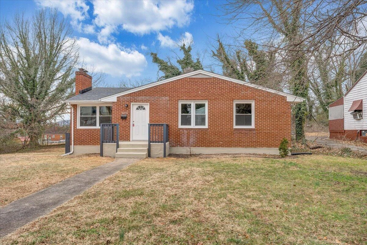 2830 Barnhart ST NW