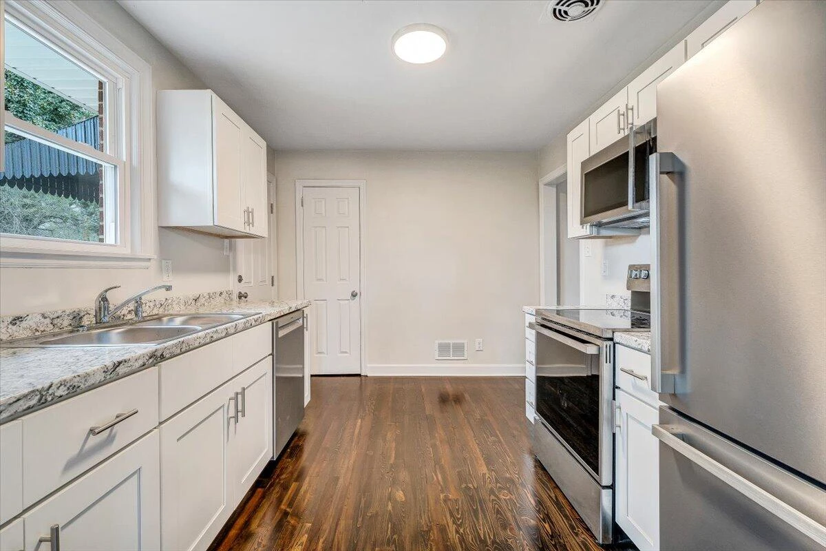 2830 Barnhart ST NW - Photo 11