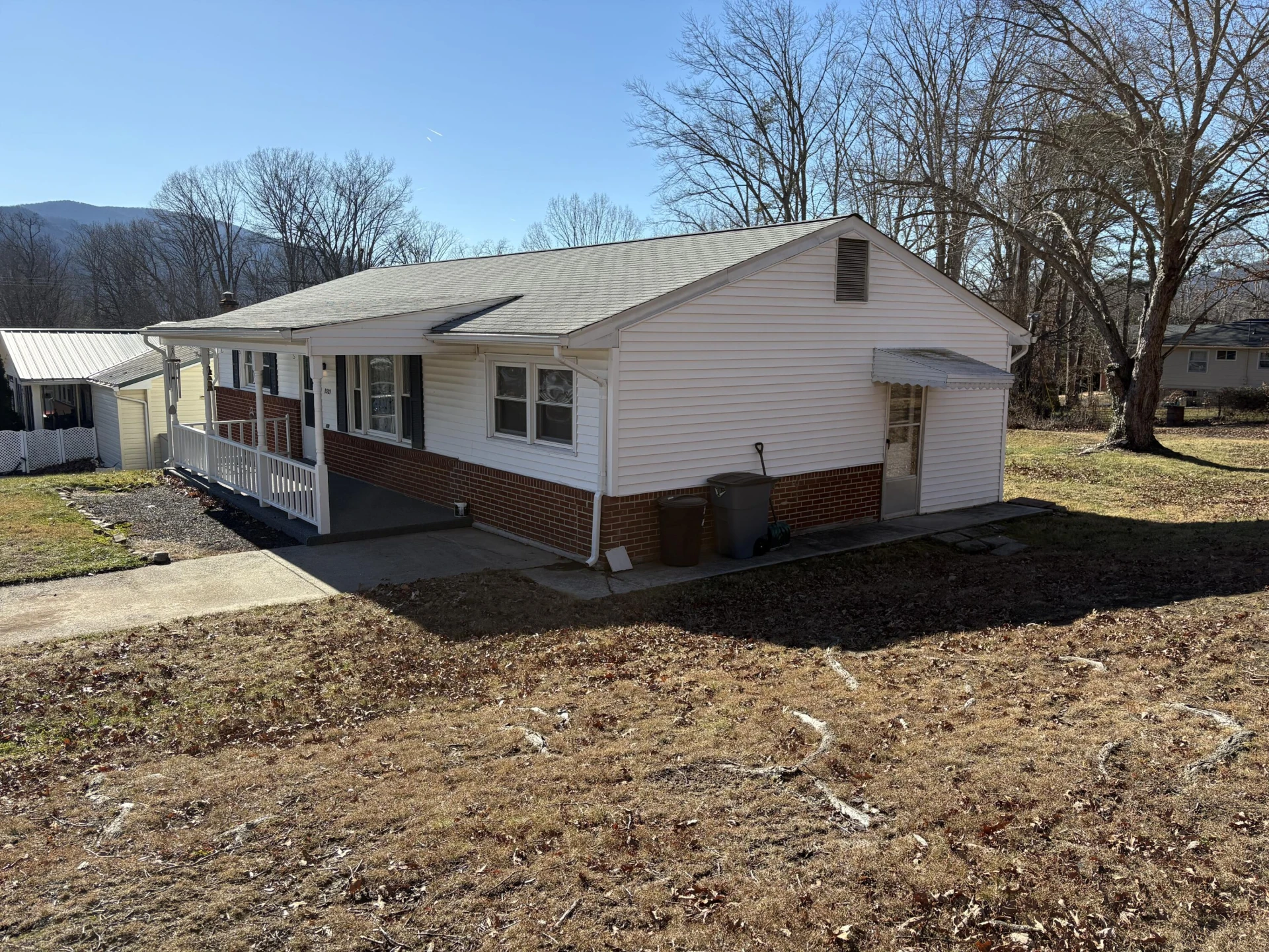 1321 Linden AVE - Photo 2