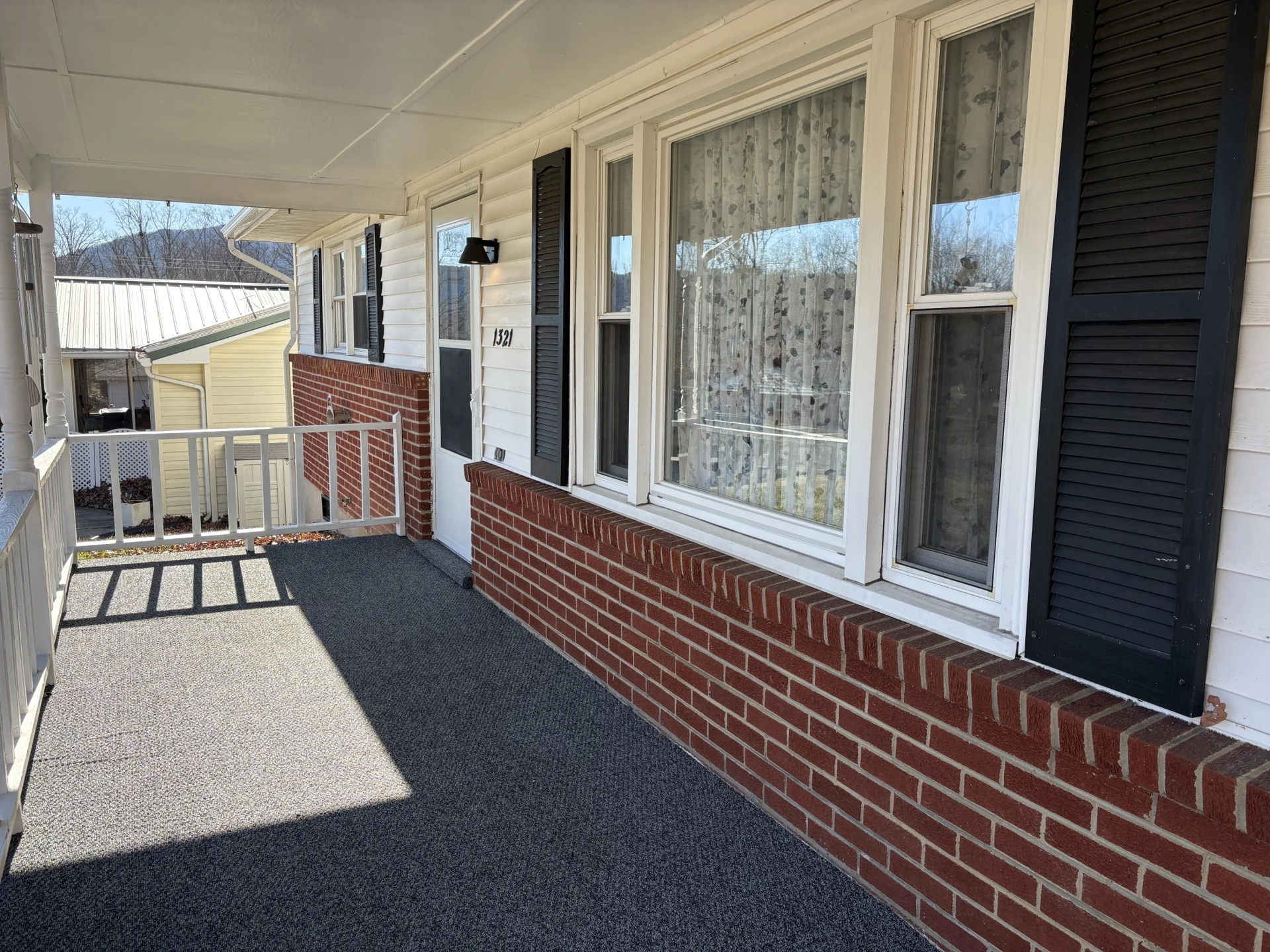 1321 Linden AVE - Photo 3