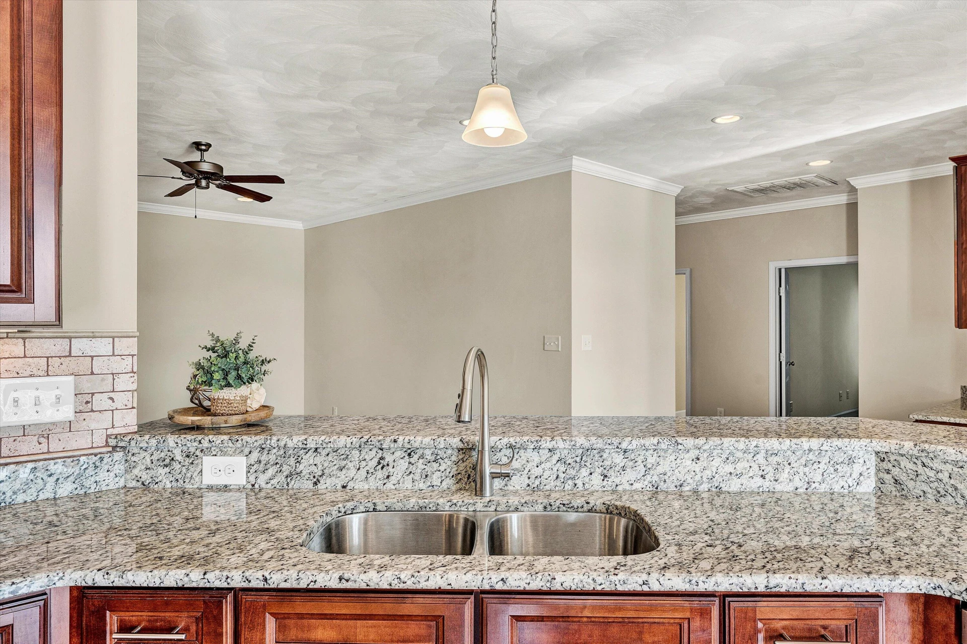 89 Medallion CT - Photo 16