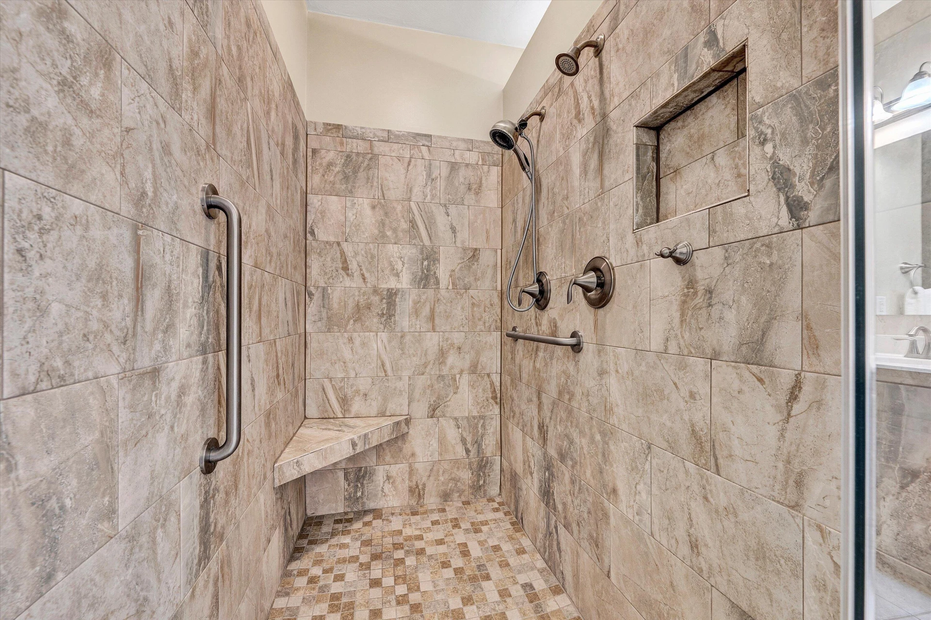 89 Medallion CT - Photo 27