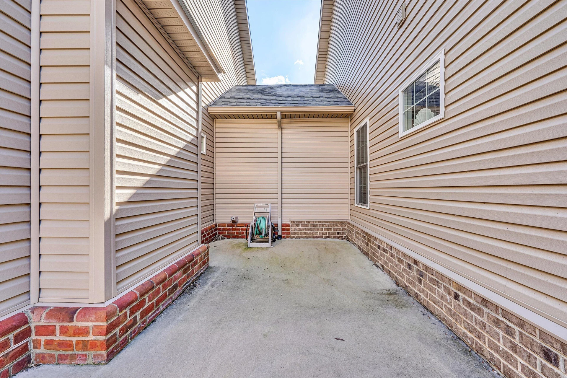 89 Medallion CT - Photo 43