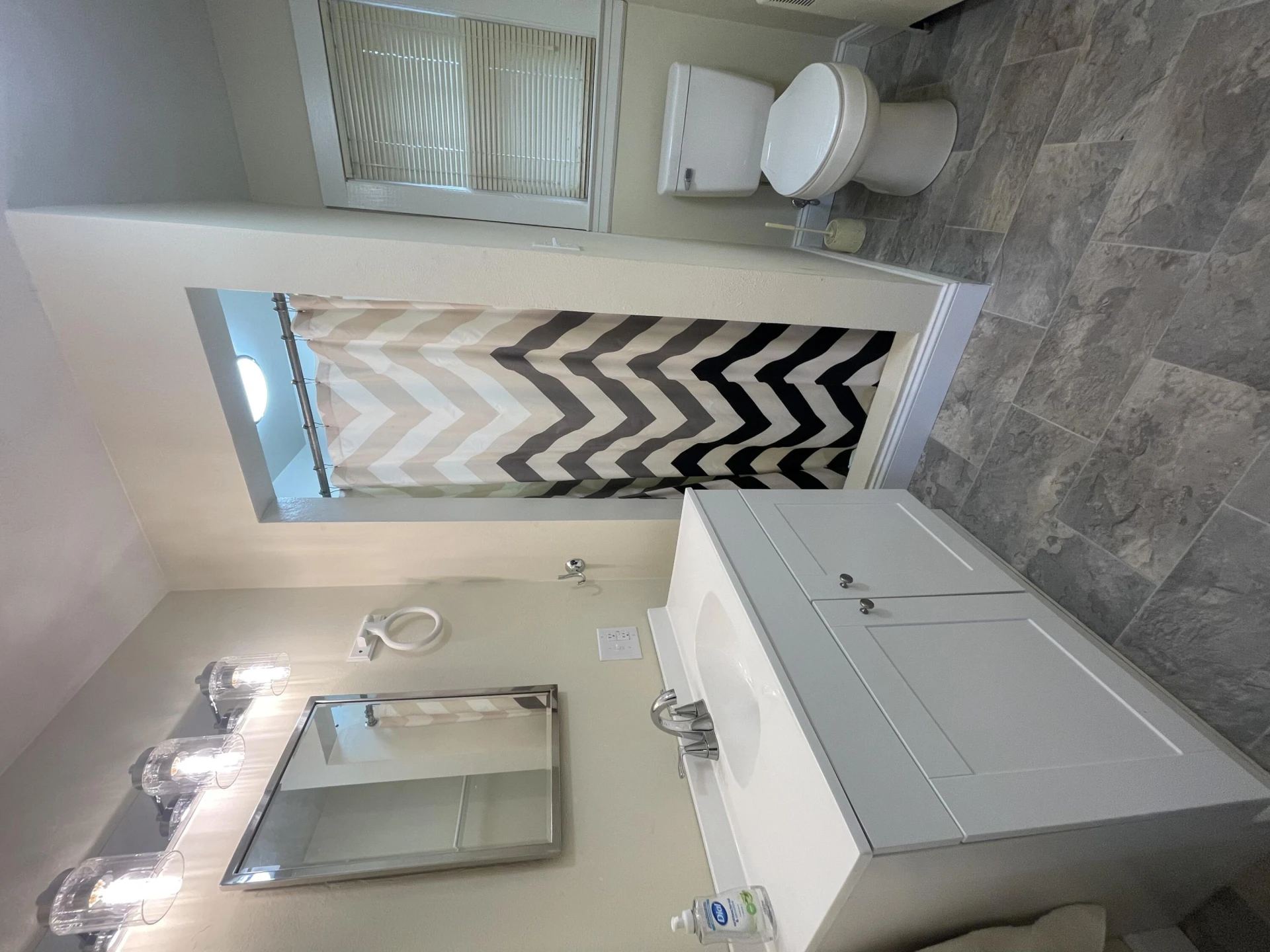 1008 Hampton AVE - Photo 10