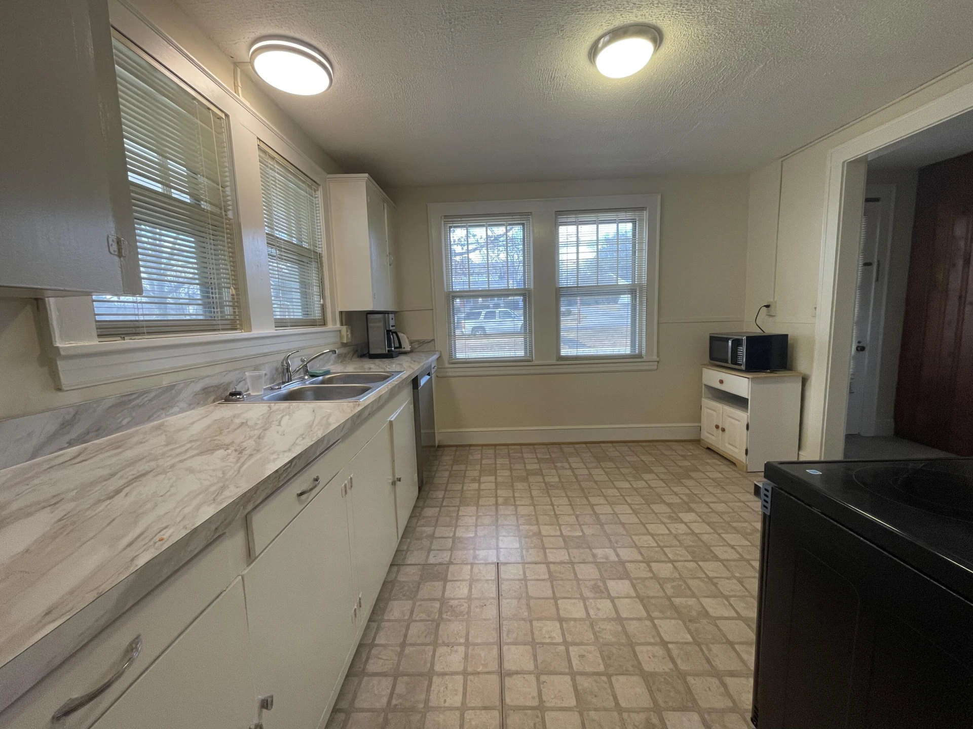 1008 Hampton AVE - Photo 12