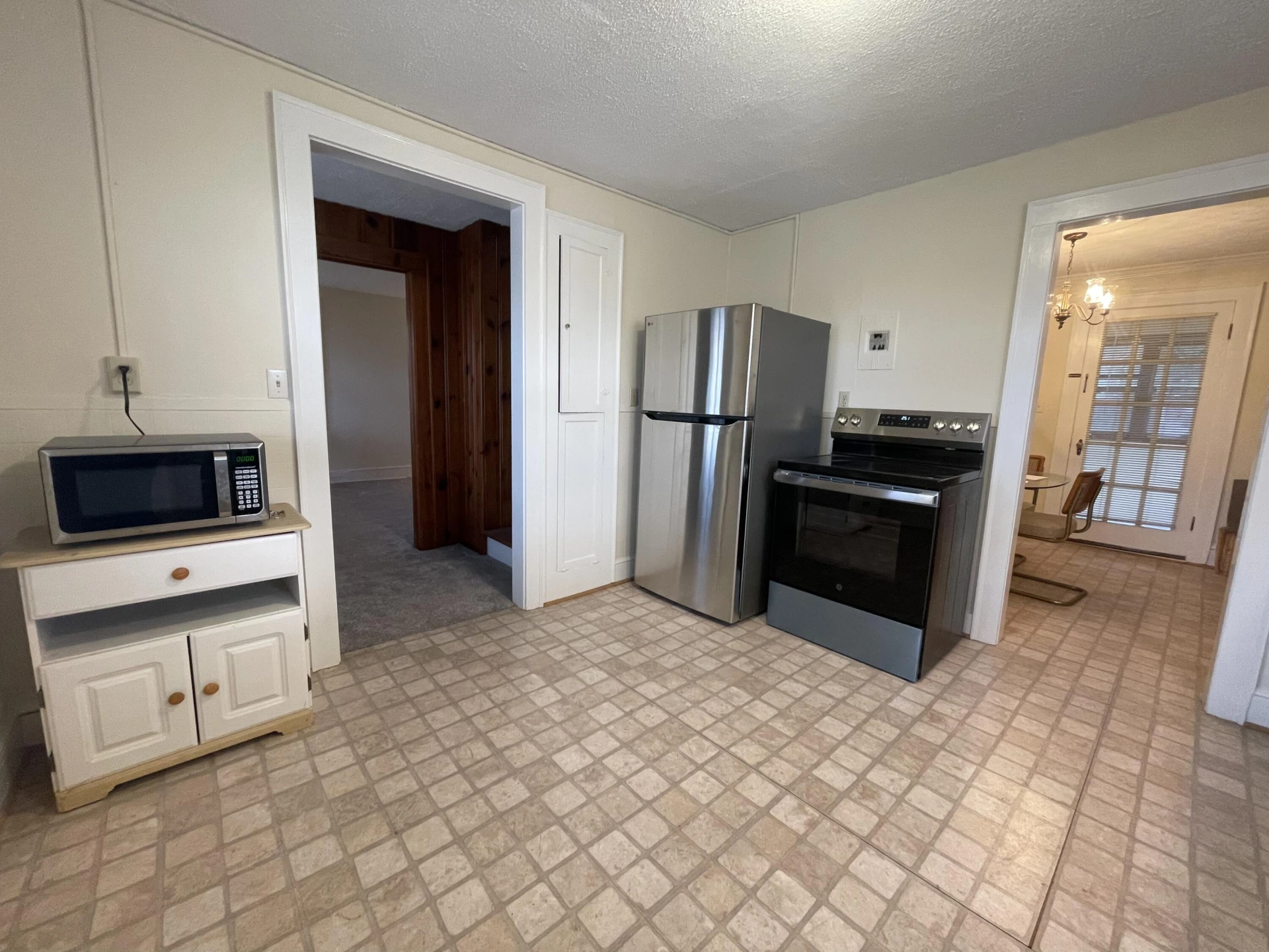 1008 Hampton AVE - Photo 15
