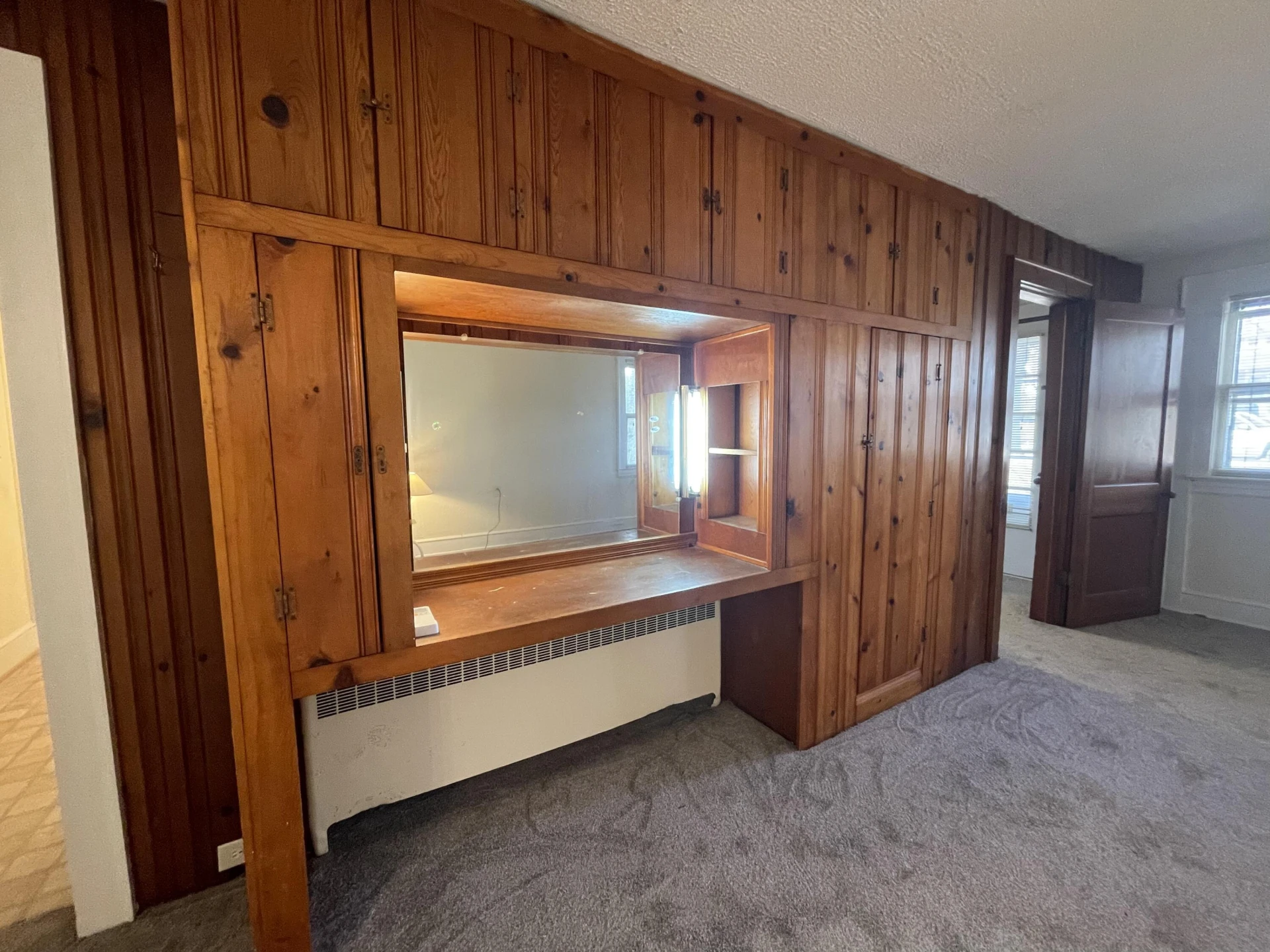 1008 Hampton AVE - Photo 9