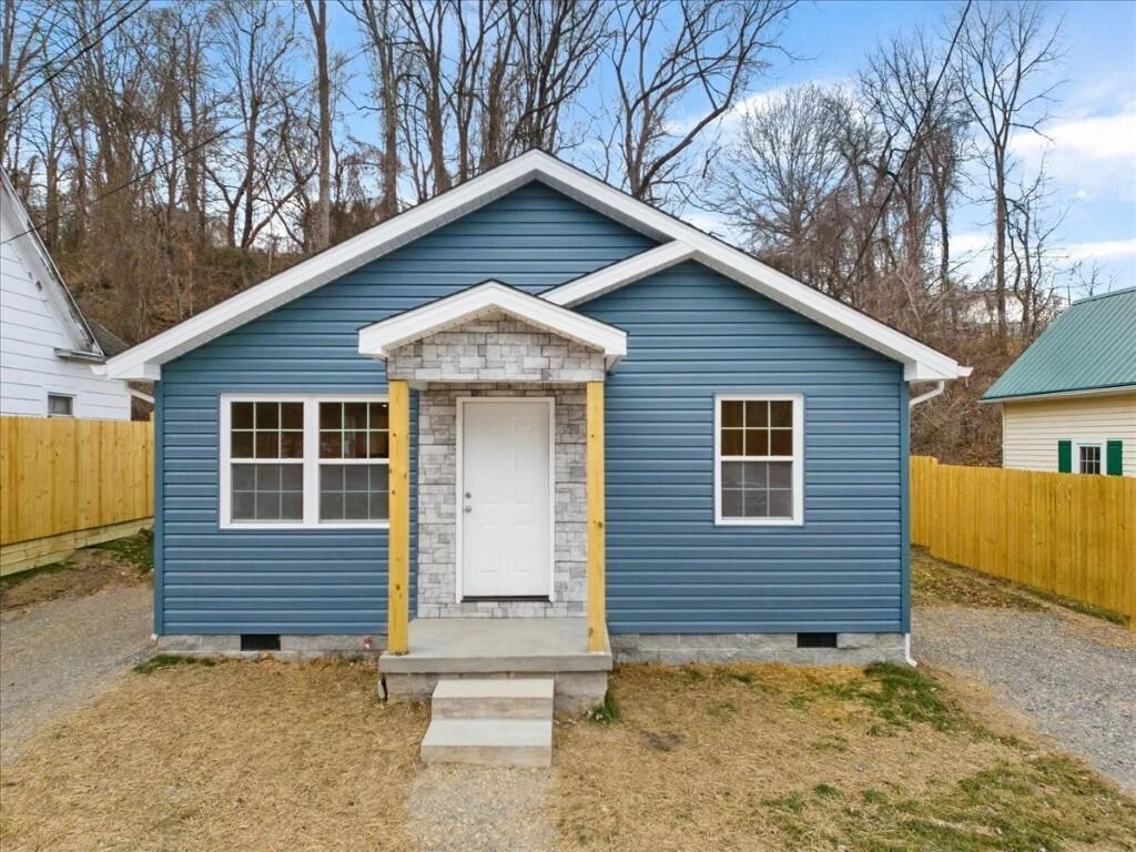 138 Pierce AVE