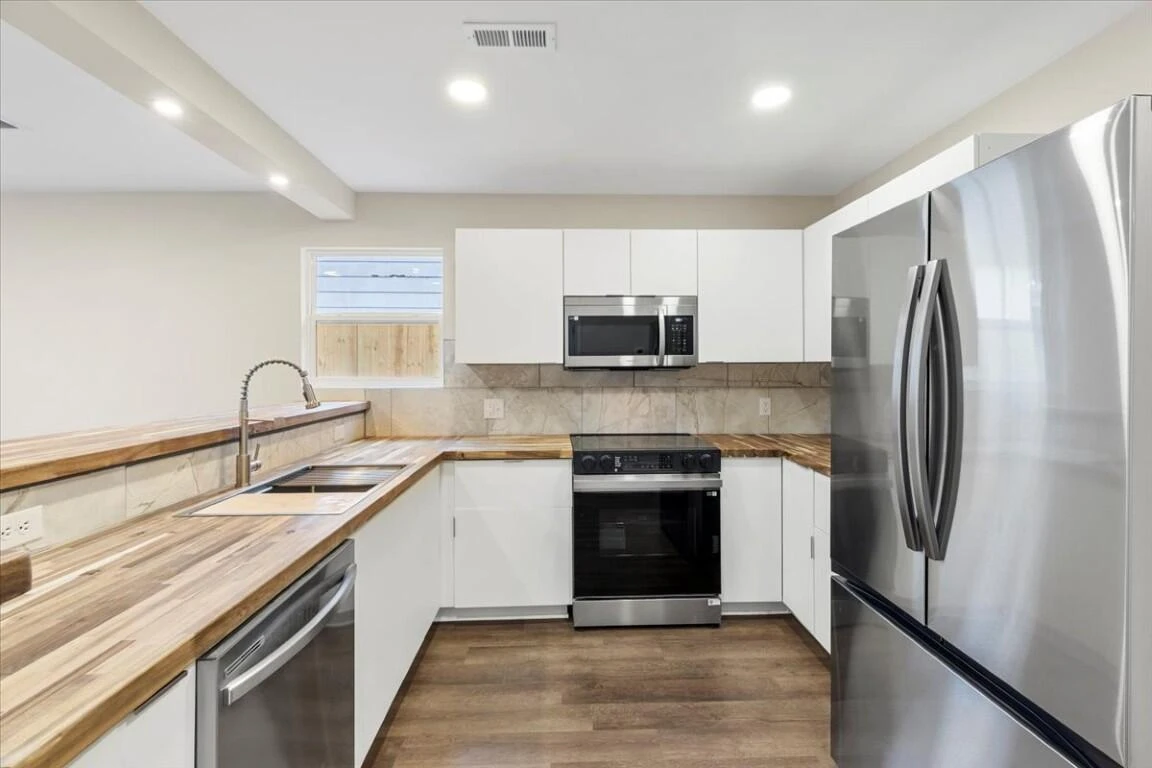 138 Pierce AVE - Photo 12