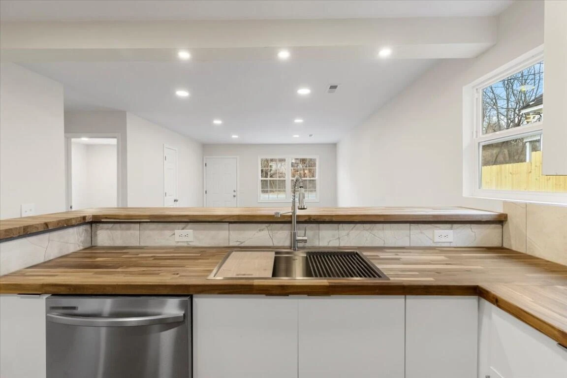 138 Pierce AVE - Photo 14