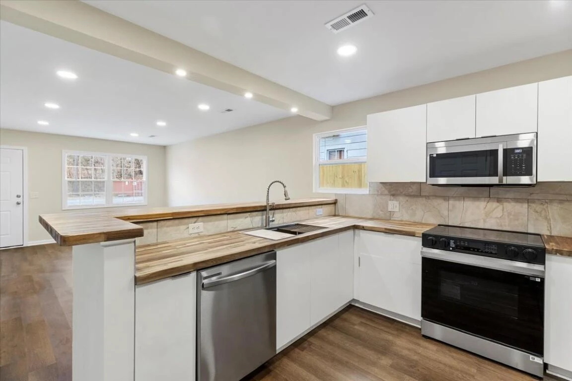 138 Pierce AVE - Photo 15