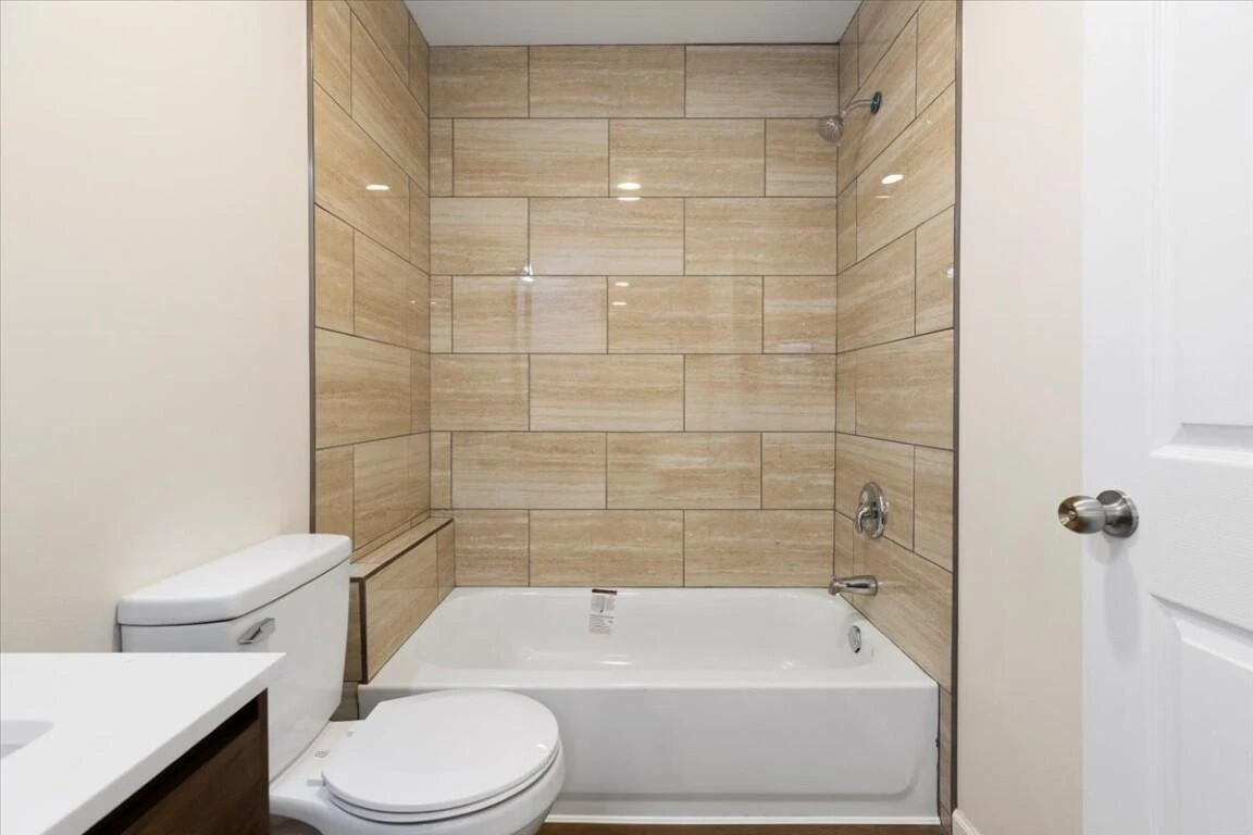 138 Pierce AVE - Photo 17