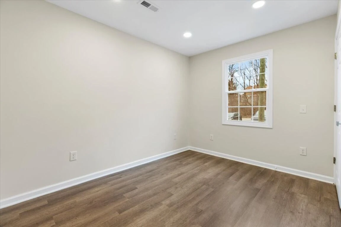 138 Pierce AVE - Photo 18