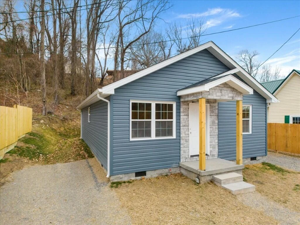 138 Pierce AVE - Photo 2
