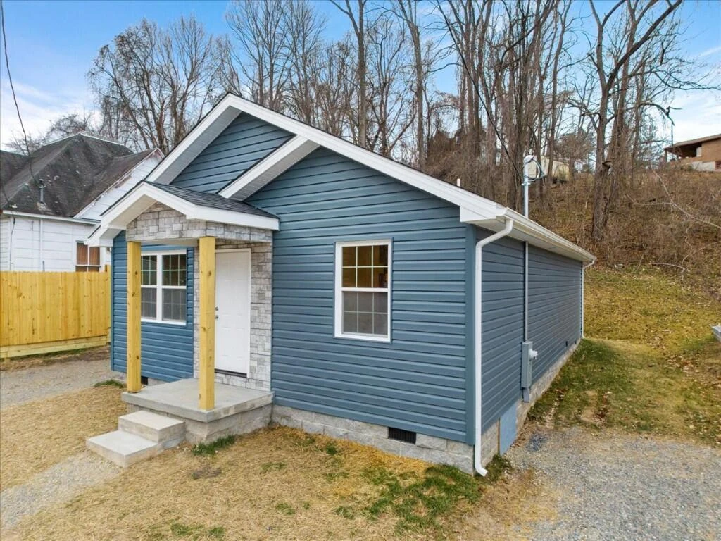 138 Pierce AVE - Photo 3