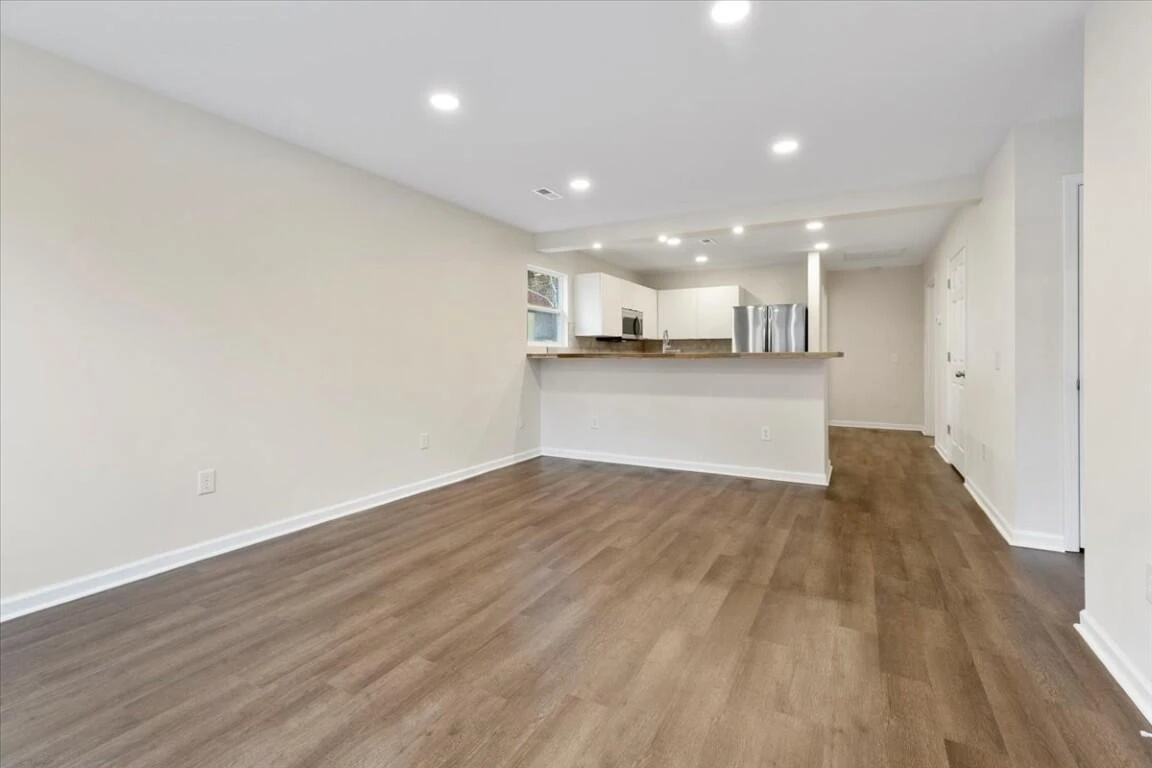 138 Pierce AVE - Photo 4