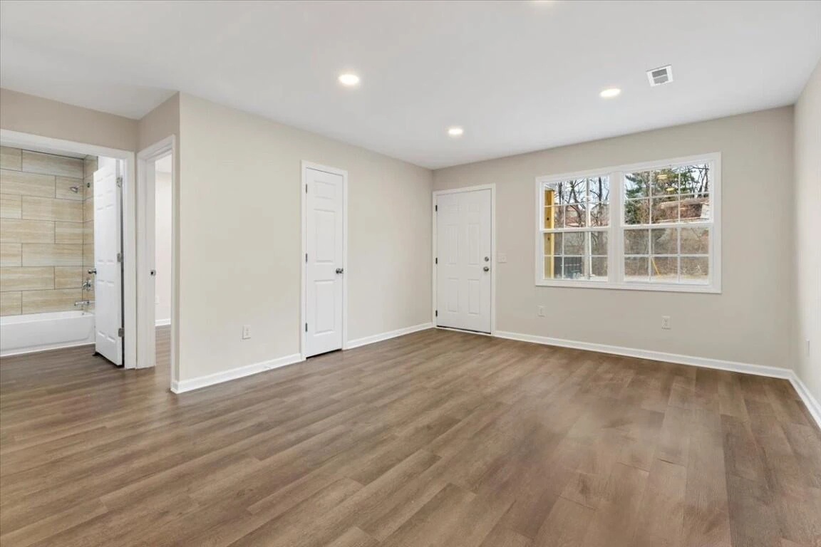 138 Pierce AVE - Photo 8