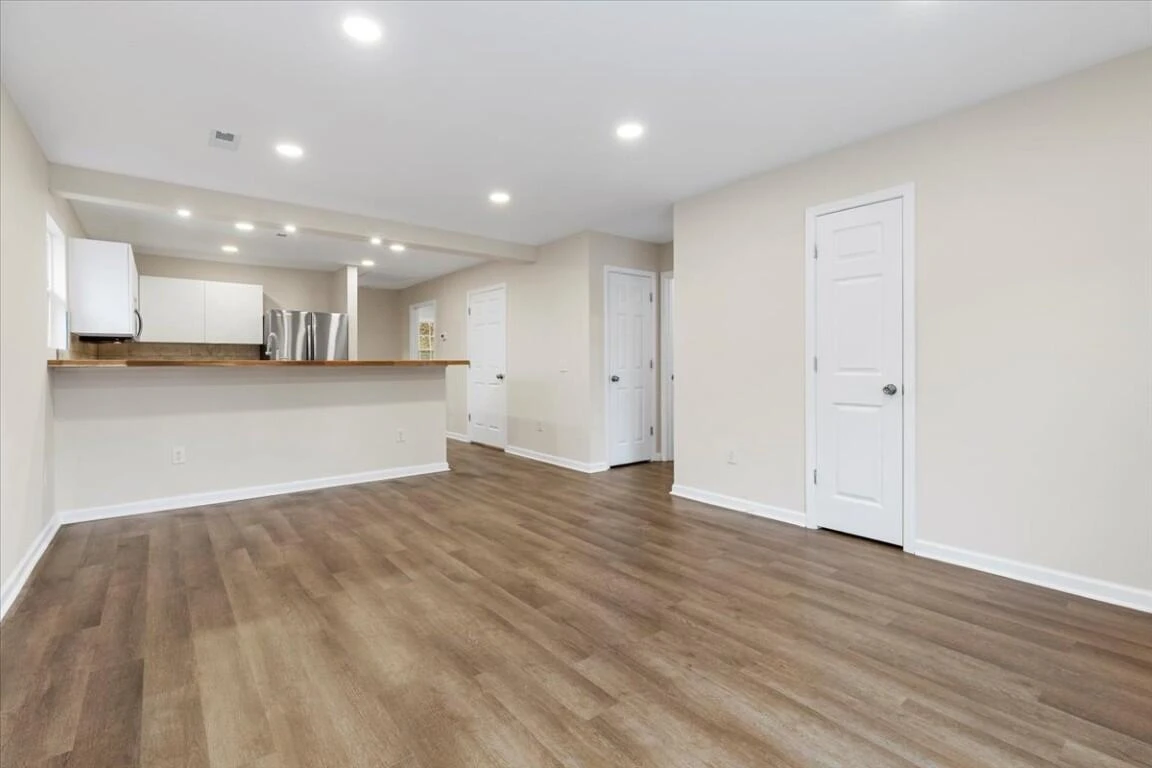 138 Pierce AVE - Photo 9