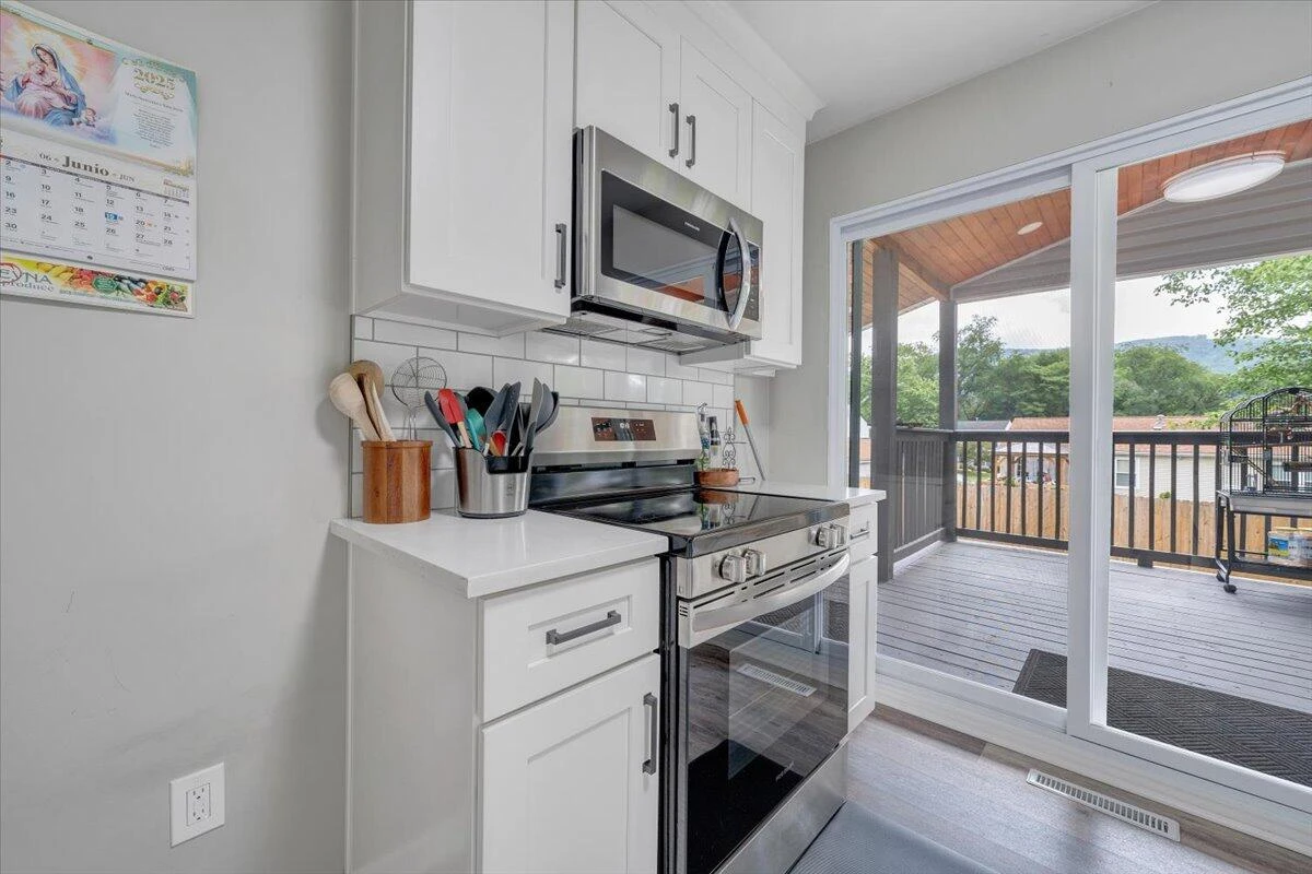 901 Samantha CIR - Photo 10