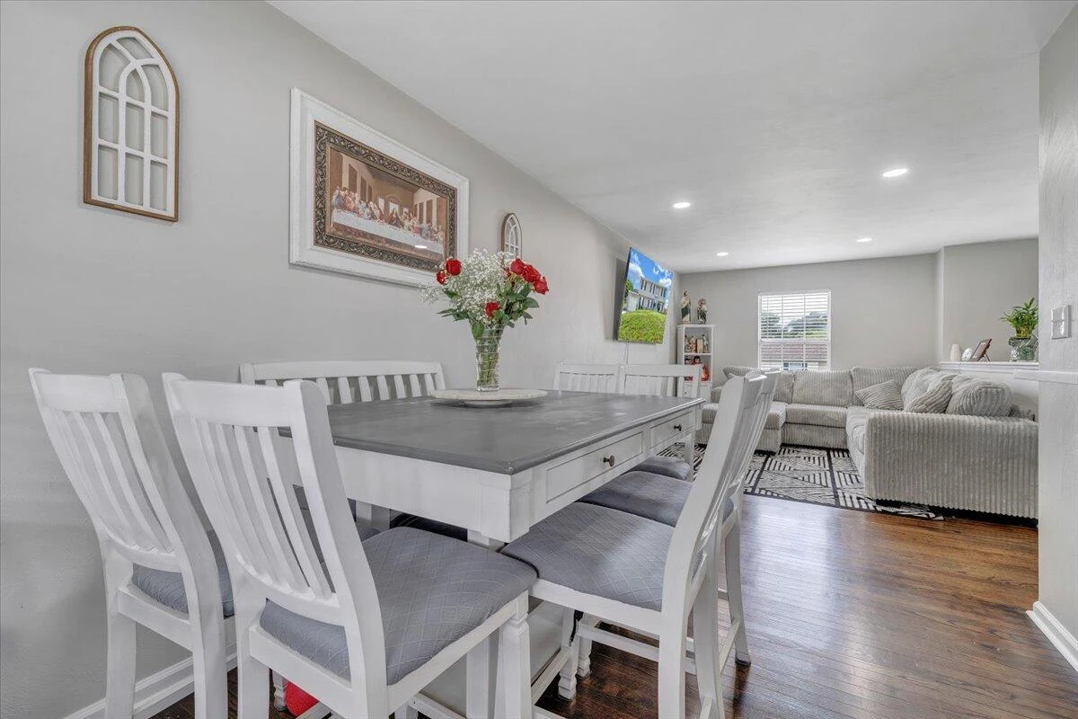 901 Samantha CIR - Photo 13