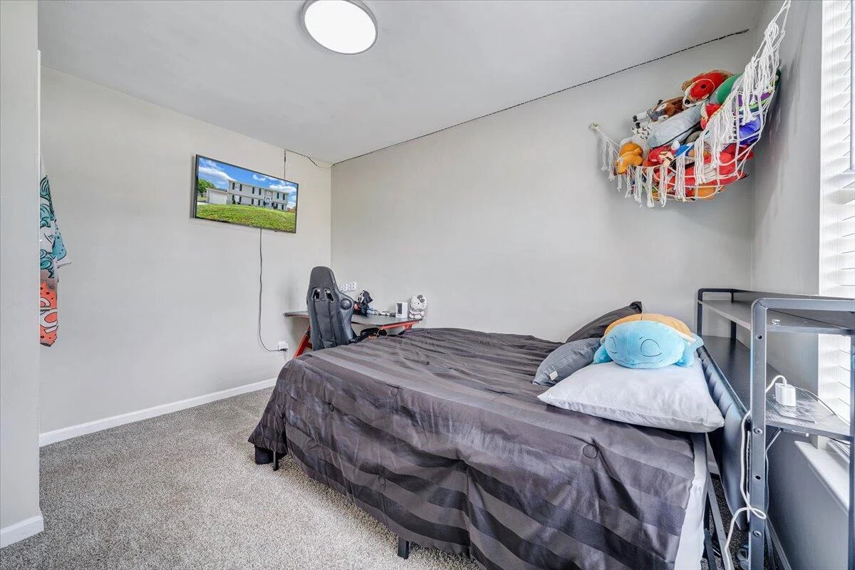 901 Samantha CIR - Photo 18