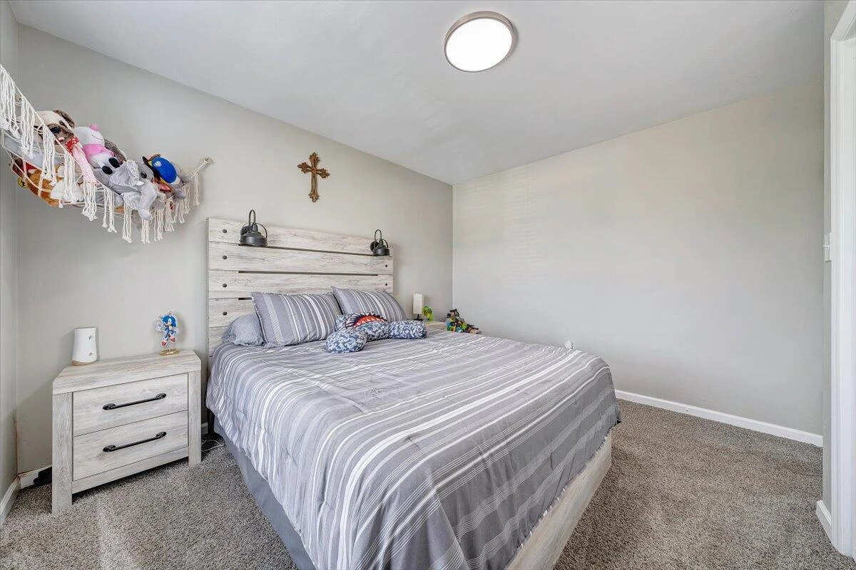 901 Samantha CIR - Photo 20