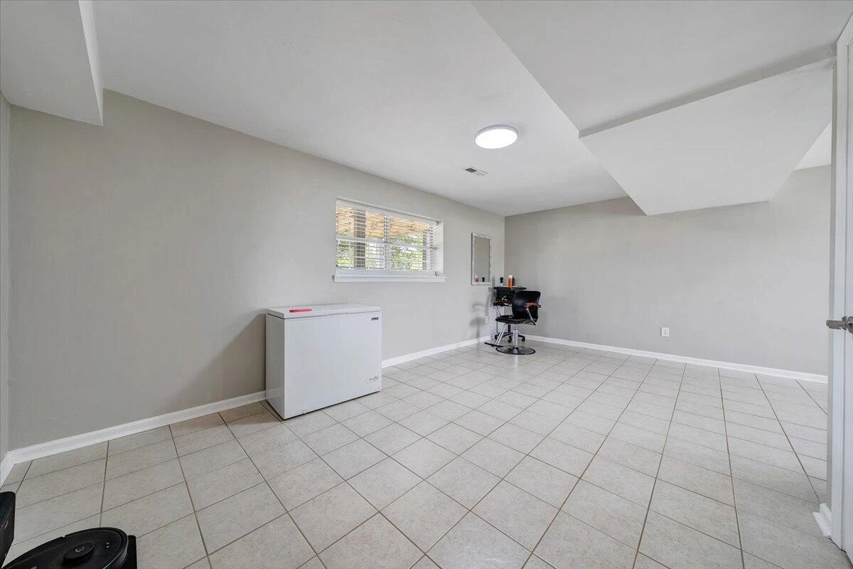901 Samantha CIR - Photo 25