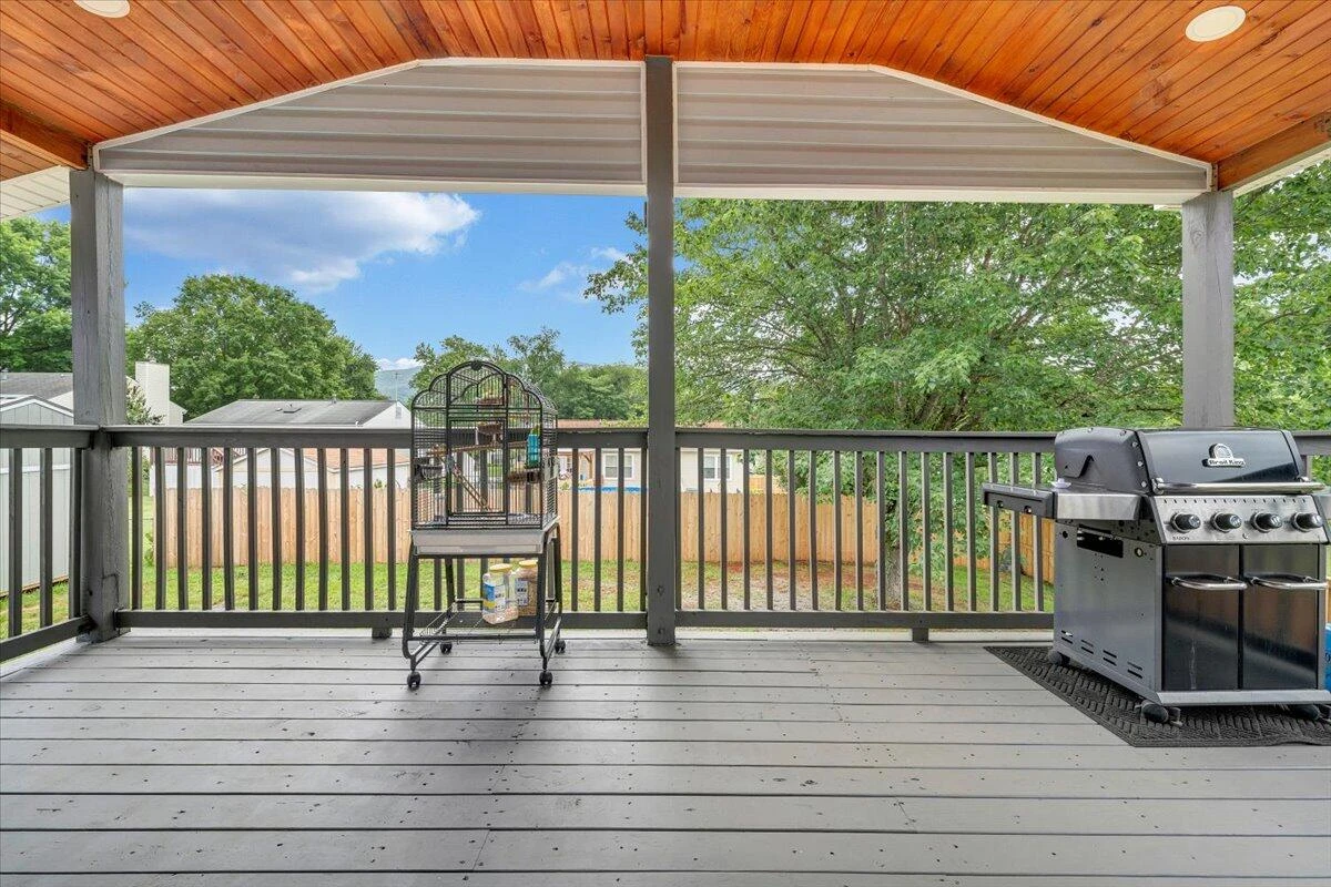 901 Samantha CIR - Photo 32