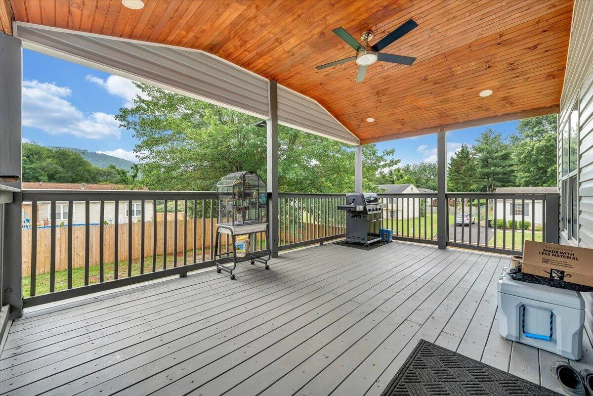 901 Samantha CIR - Photo 33