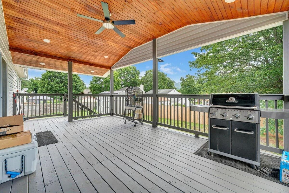 901 Samantha CIR - Photo 34