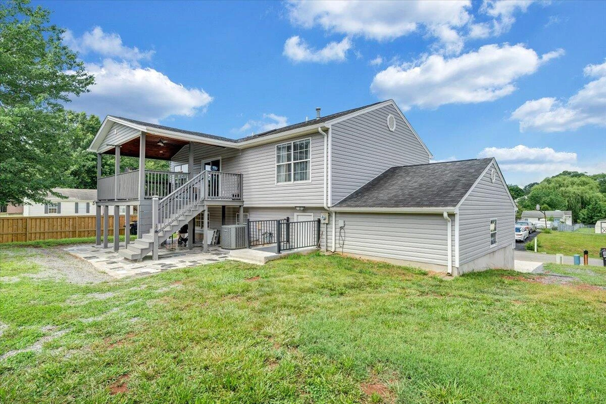 901 Samantha CIR - Photo 38