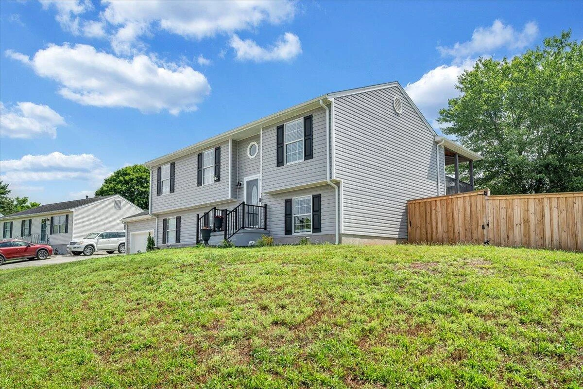 901 Samantha CIR - Photo 44