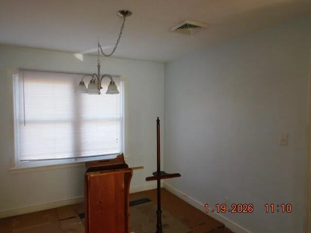 911 LOGAN ST S - Photo 2