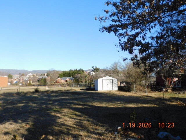 911 LOGAN ST S - Photo 3