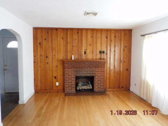 911 LOGAN ST S - Photo 6