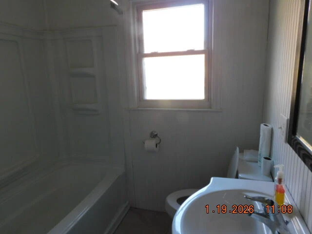 911 LOGAN ST S - Photo 8