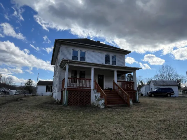 49 Holcombe AVE, New Castle, VA, 24127