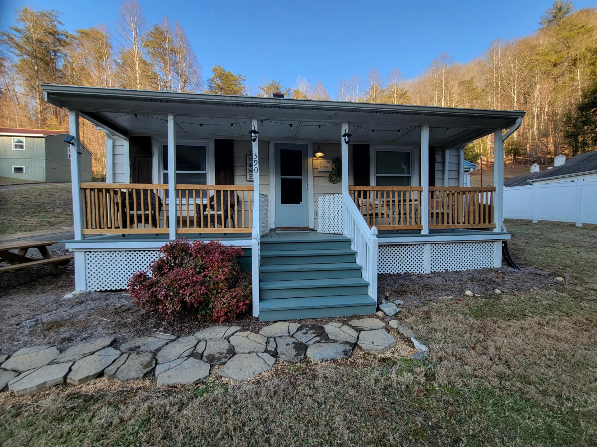 390 Riverbrook RD