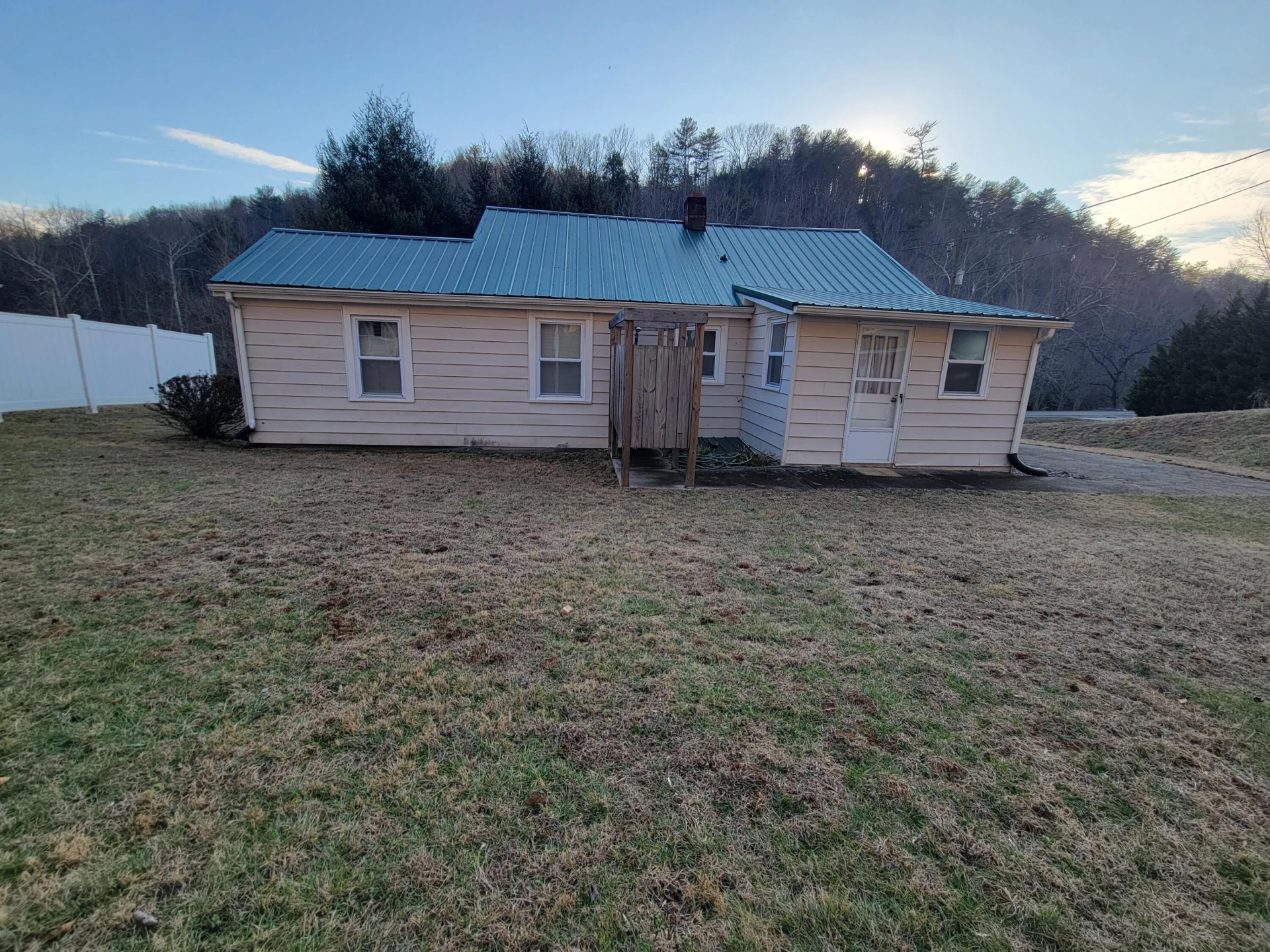 390 Riverbrook RD - Photo 28