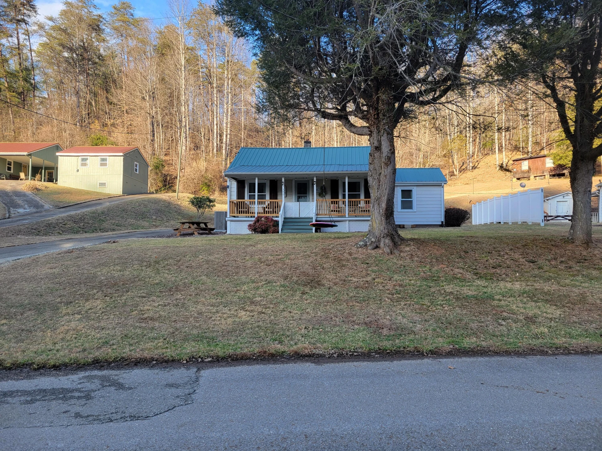 390 Riverbrook RD - Photo 3