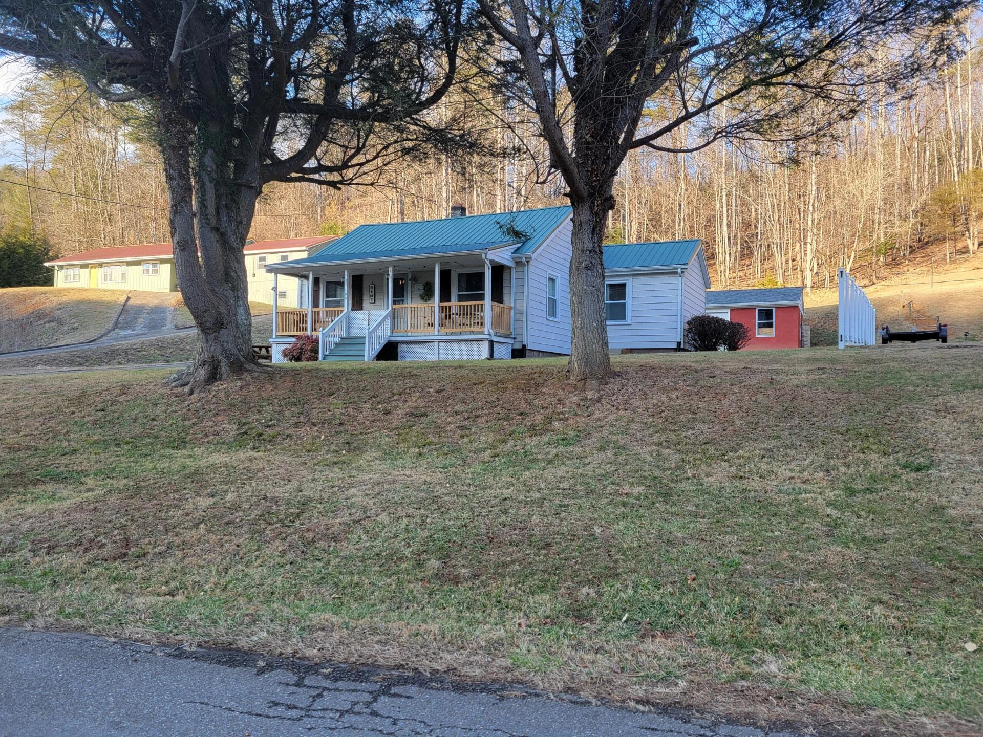 390 Riverbrook RD - Photo 4