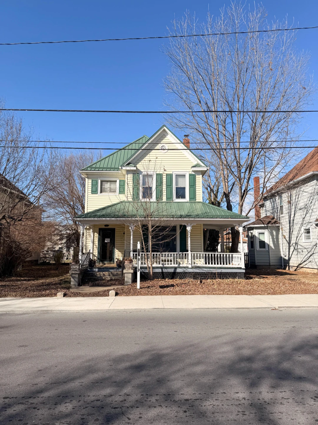 226 W Locust ST