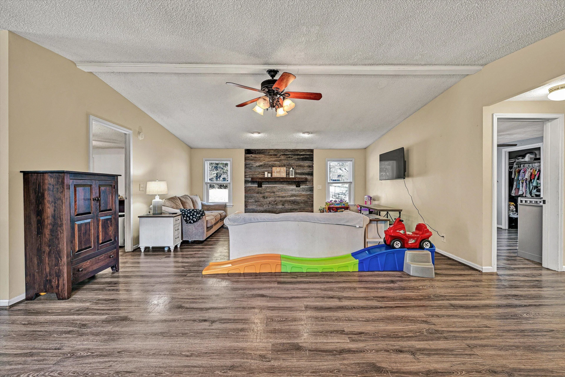 708 Mountain Meadow DR - Photo 6