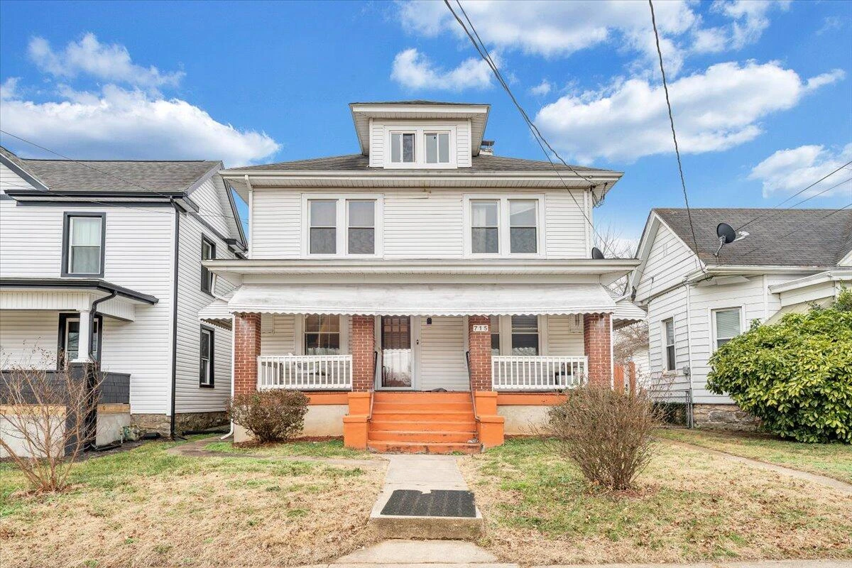 715 Highland AVE SE