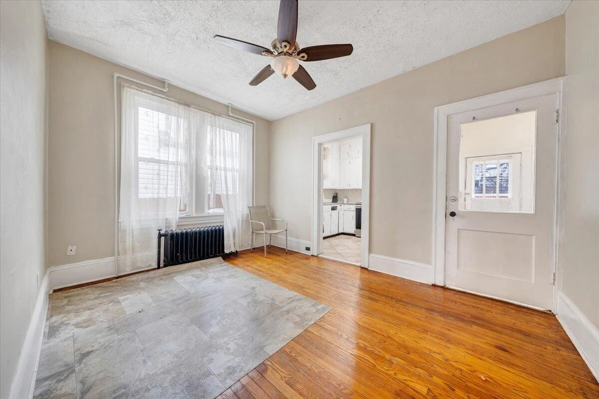 715 Highland AVE SE - Photo 11
