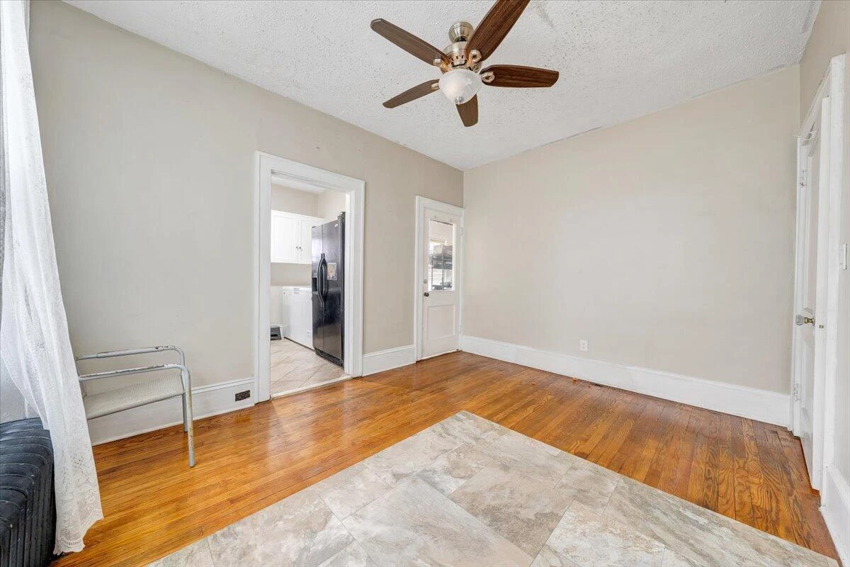 715 Highland AVE SE - Photo 13